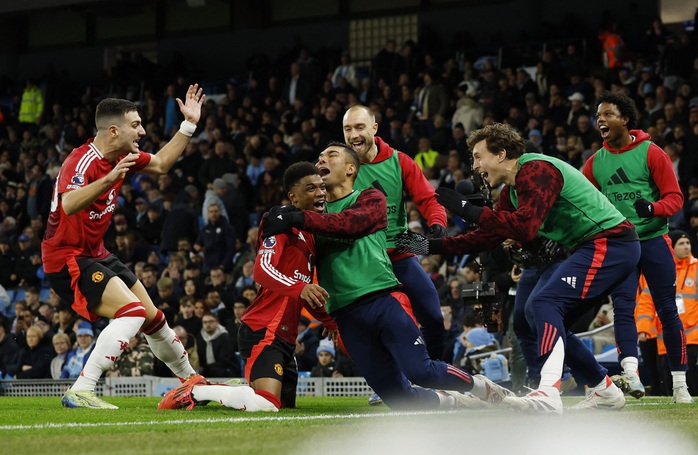 116 giây kinh hoàng, Man City thua ngược cực sốc derby Manchester- Ảnh 8. 116 giây kinh hoàng, Man City thua ngược cực sốc derby Manchester- Ảnh 8.