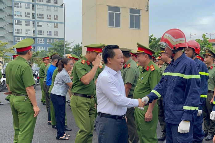 Công an TP HCM ra quân trấn áp 5 loại tội phạm Tết Ất Tỵ- Ảnh 14. Công an TP HCM ra quân trấn áp 5 loại tội phạm Tết Ất Tỵ- Ảnh 14.