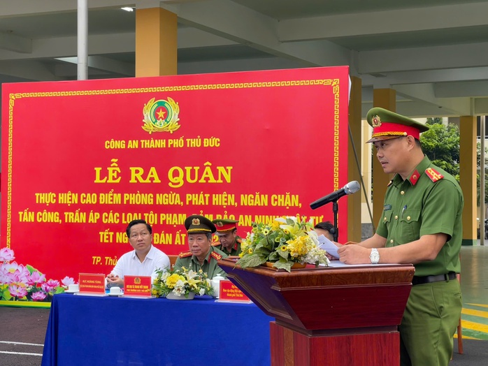 Công an TP HCM ra quân trấn áp 5 loại tội phạm Tết Ất Tỵ- Ảnh 13. Công an TP HCM ra quân trấn áp 5 loại tội phạm Tết Ất Tỵ- Ảnh 13.