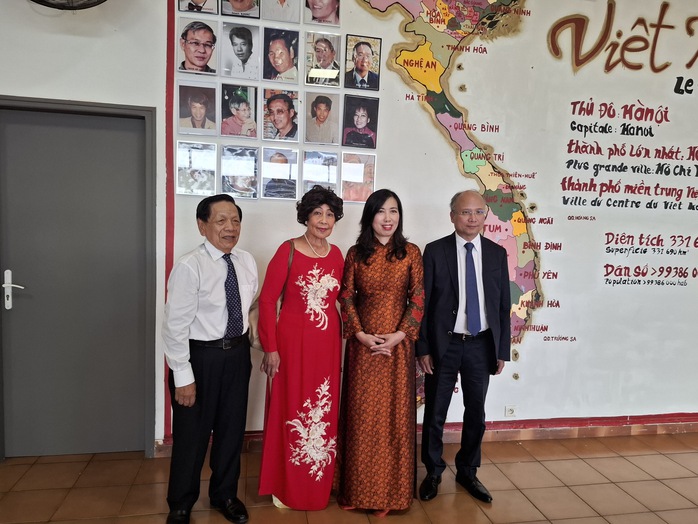 Khai trương Tủ sách tiếng Việt tại New Caledonia- Ảnh 2. Khai trương Tủ sách tiếng Việt tại New Caledonia- Ảnh 2.