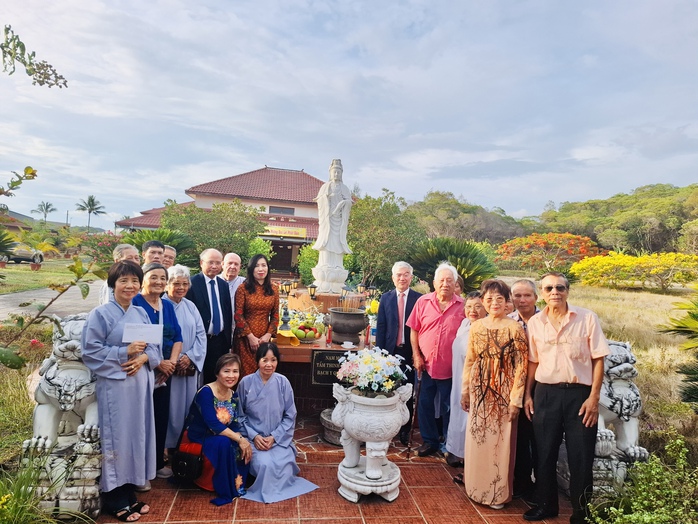 Khai trương Tủ sách tiếng Việt tại New Caledonia- Ảnh 4. Khai trương Tủ sách tiếng Việt tại New Caledonia- Ảnh 4.