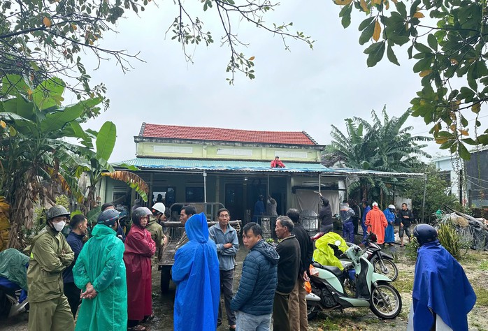 Đánh cá giữa đêm mưa lạnh, 2 mẹ con chết thương tâm- Ảnh 2. Đánh cá giữa đêm mưa lạnh, 2 mẹ con chết thương tâm- Ảnh 2.