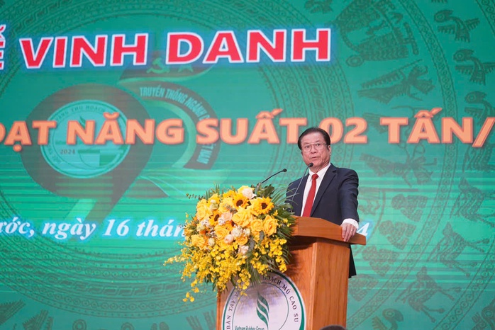 Ngành cao su vinh danh câu lạc bộ 2 tấn/ha và cá nhân tiêu biểu- Ảnh 1. Ngành cao su vinh danh câu lạc bộ 2 tấn/ha và cá nhân tiêu biểu- Ảnh 1.