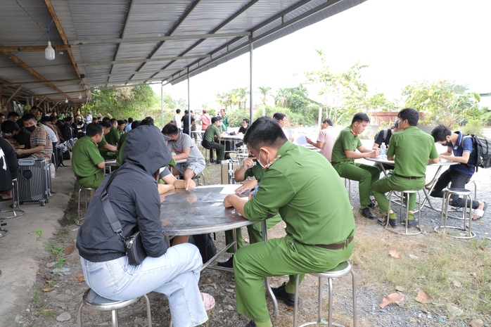Vụ giải cứu hàng trăm người Việt bị lừa sang Campuchia làm việc: Phát hiện nhiều kẻ truy nã- Ảnh 2. Vụ giải cứu hàng trăm người Việt bị lừa sang Campuchia làm việc: Phát hiện nhiều kẻ truy nã- Ảnh 2.