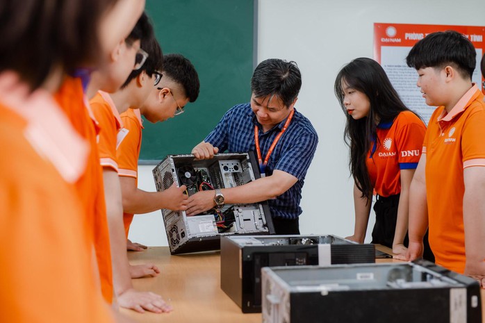 Đề xuất miễn, giảm học phí cho sinh viên ngành bán dẫn- Ảnh 1. Đề xuất miễn, giảm học phí cho sinh viên ngành bán dẫn- Ảnh 1.