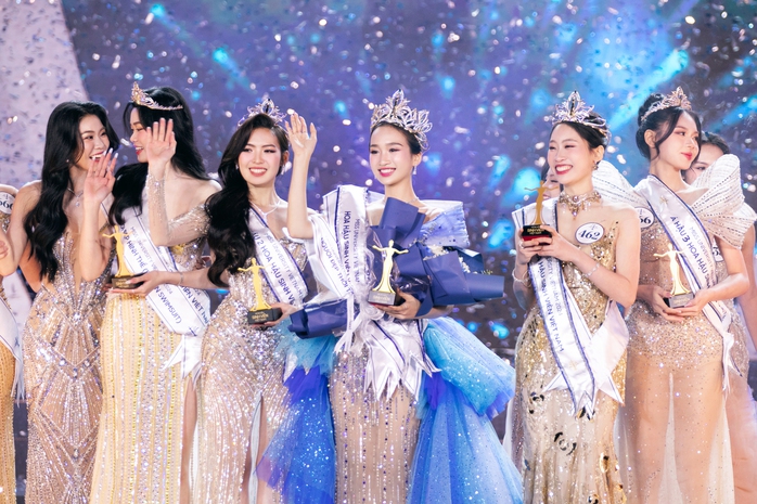 Đăng quang "Hoa hậu Sinh viên Việt Nam 2024", Dương Trà Giang nhận thưởng 12 tỉ đồng- Ảnh 3. Đăng quang "Hoa hậu Sinh viên Việt Nam 2024", Dương Trà Giang nhận thưởng 12 tỉ đồng- Ảnh 3.
