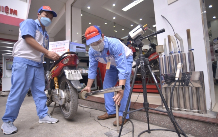Xe môtô, gắn máy trên 5 năm sẽ phải kiểm định khí thải định kỳ- Ảnh 1. Xe môtô, gắn máy trên 5 năm sẽ phải kiểm định khí thải định kỳ- Ảnh 1.