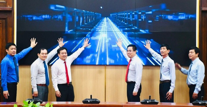 Quảng Ngãi xác định chuyển đổi số là "đòn bẩy" phát triển kinh tế- Ảnh 1. Quảng Ngãi xác định chuyển đổi số là "đòn bẩy" phát triển kinh tế- Ảnh 1.