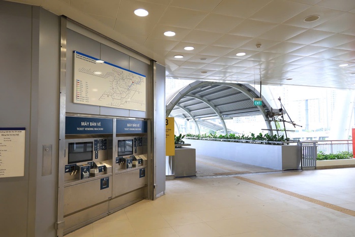 Metro số 1 mở màn hành trình: Không khí náo nức khắp thành phố- Ảnh 8. Metro số 1 mở màn hành trình: Không khí náo nức khắp thành phố- Ảnh 8.