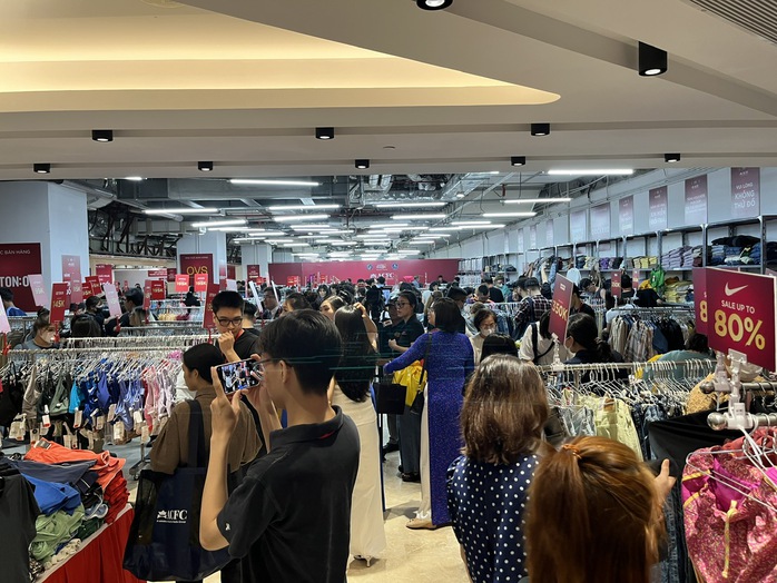 Hơn 500 thương hiệu cao cấp giảm giá đến 80% trong 14 ngày tại TP HCM- Ảnh 3. Hơn 500 thương hiệu cao cấp giảm giá đến 80% trong 14 ngày tại TP HCM- Ảnh 3.