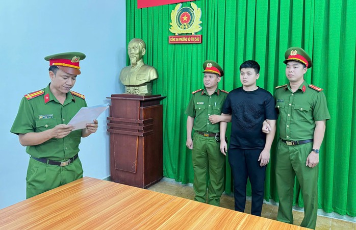 Phụ xe buýt số 14 bị bắt khẩn cấp để điều tra. Ảnh: CÔNG AN CUNG CẤP Phụ xe buýt số 14 bị bắt khẩn cấp để điều tra. Ảnh: CÔNG AN CUNG CẤP