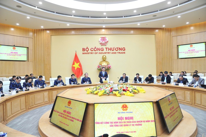 Bộ trưởng Công Thương nói về công tác cán bộ khi kết thúc mô hình Tổng cục Quản lý thị trường- Ảnh 1. Bộ trưởng Công Thương nói về công tác cán bộ khi kết thúc mô hình Tổng cục Quản lý thị trường- Ảnh 1.
