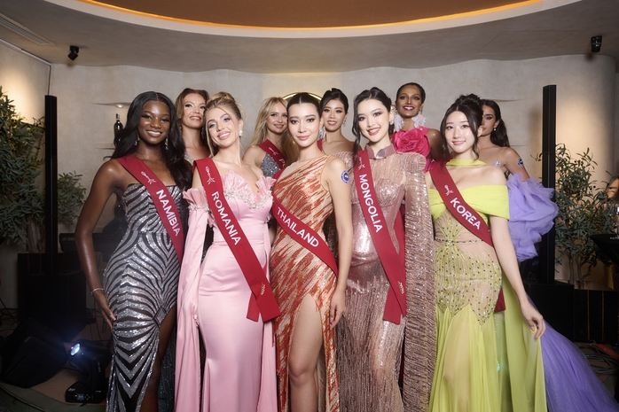 Mỹ nhân Miss Charm mê phở, nghiện cà phê, ghiền đồ ăn vặt Việt Nam- Ảnh 2. Mỹ nhân Miss Charm mê phở, nghiện cà phê, ghiền đồ ăn vặt Việt Nam- Ảnh 2.