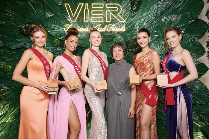 Mỹ nhân Miss Charm mê phở, nghiện cà phê, ghiền đồ ăn vặt Việt Nam- Ảnh 4. Mỹ nhân Miss Charm mê phở, nghiện cà phê, ghiền đồ ăn vặt Việt Nam- Ảnh 4.