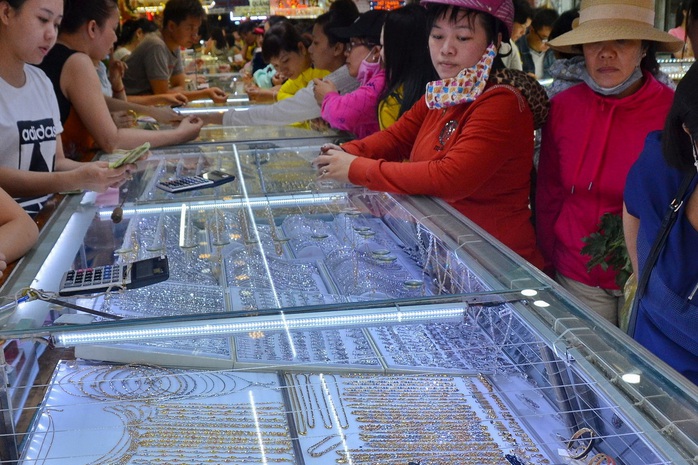 Giá vàng hôm nay, 18-12: Tiếp tục sụt giảm- Ảnh 1. Giá vàng hôm nay, 18-12: Tiếp tục sụt giảm- Ảnh 1.