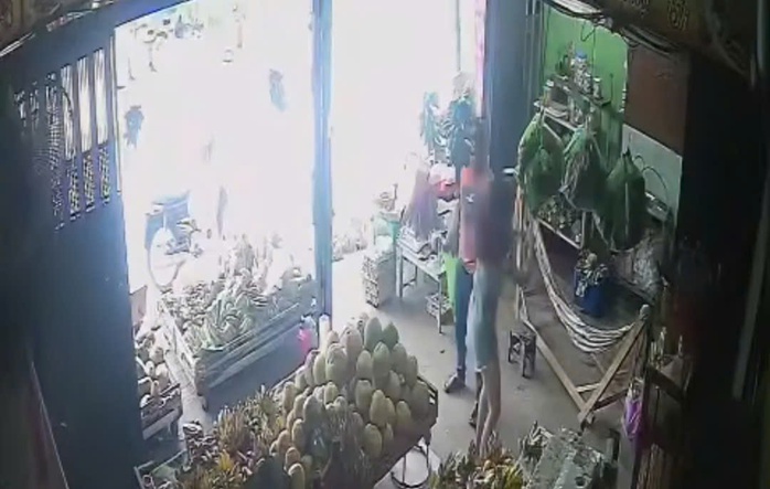 Xử lý ra sao vụ cô gái bị sàm sỡ ở Hóc Môn?- Ảnh 1. Xử lý ra sao vụ cô gái bị sàm sỡ ở Hóc Môn?- Ảnh 1.