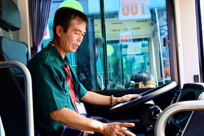 Hình ảnh xe buýt điện "đổ bộ", sẵn sàng phục vụ 17 tuyến kết nối metro số 1- Ảnh 6. Hình ảnh xe buýt điện "đổ bộ", sẵn sàng phục vụ 17 tuyến kết nối metro số 1- Ảnh 6.