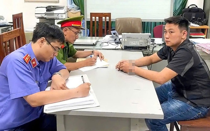 Đối tượng Quách Minh Nhựt bị Công an quận 1, TP HCM bắt khẩn cấp do hành hung người đi đường vào ngày 14-12. (Ảnh do cơ quan công an cung cấp) Đối tượng Quách Minh Nhựt bị Công an quận 1, TP HCM bắt khẩn cấp do hành hung người đi đường vào ngày 14-12. (Ảnh do cơ quan công an cung cấp)