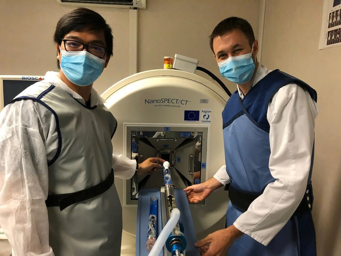NGƯỜI THẦY THUỐC TRONG TÔI: Tiến sĩ 9X theo đuổi đam mê bào chế thuốc- Ảnh 2. NGƯỜI THẦY THUỐC TRONG TÔI: Tiến sĩ 9X theo đuổi đam mê bào chế thuốc- Ảnh 2.