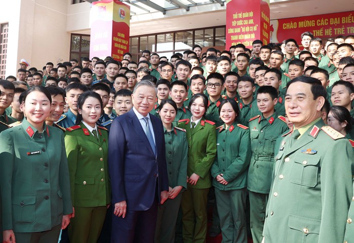 Tổng Bí thư Tô Lâm, Bí thư Quân ủy Trung ương và các đại biểu là thế hệ trẻ trong quân đội Tổng Bí thư Tô Lâm, Bí thư Quân ủy Trung ương và các đại biểu là thế hệ trẻ trong quân đội