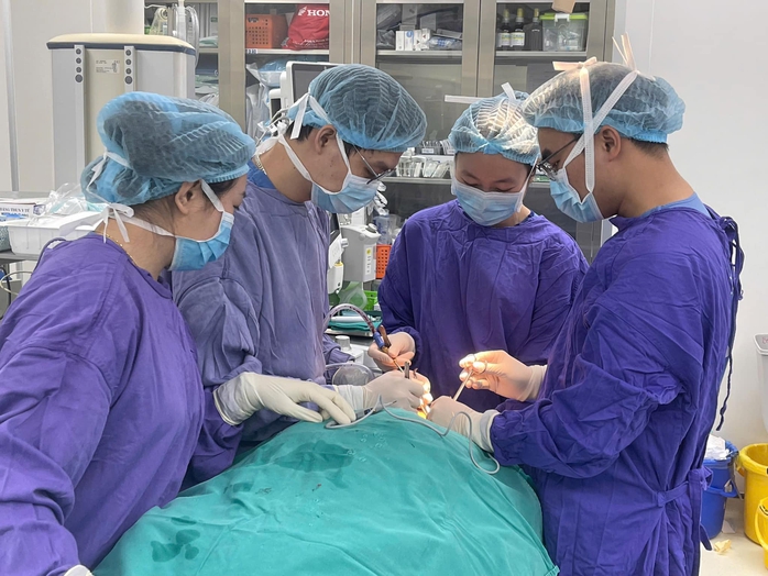 Người đàn ông bị chó cắn đứt rời môi- Ảnh 2. Người đàn ông bị chó cắn đứt rời môi- Ảnh 2.