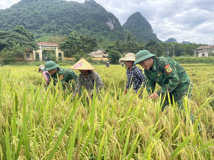 THẮM TÌNH ĐOÀN KẾT QUÂN - DÂN (*): Đi dân nhớ, ở dân thương- Ảnh 1. THẮM TÌNH ĐOÀN KẾT QUÂN - DÂN (*): Đi dân nhớ, ở dân thương- Ảnh 1.