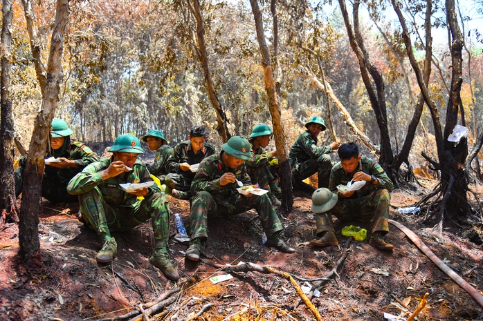 THẮM TÌNH ĐOÀN KẾT QUÂN - DÂN (*): Đi dân nhớ, ở dân thương- Ảnh 2. THẮM TÌNH ĐOÀN KẾT QUÂN - DÂN (*): Đi dân nhớ, ở dân thương- Ảnh 2.