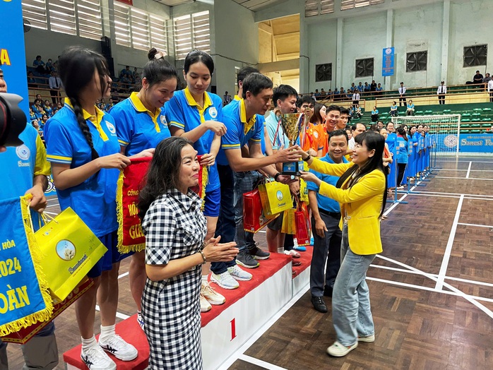 Sôi nổi Hội thao cán bộ công nhân lao động Yến sào Khánh Hòa- Ảnh 6. Sôi nổi Hội thao cán bộ công nhân lao động Yến sào Khánh Hòa- Ảnh 6.