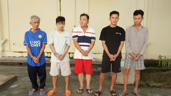 Bắt tạm giam Hiếu “Xì-po” và 9 đồng phạm- Ảnh 2. Bắt tạm giam Hiếu “Xì-po” và 9 đồng phạm- Ảnh 2.