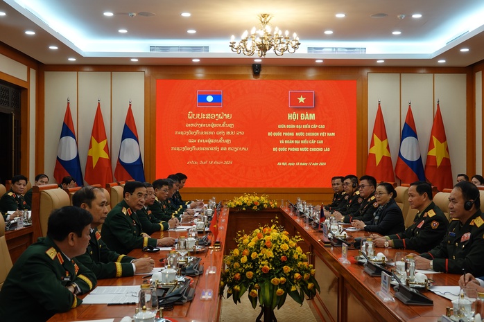 Đại tướng Phan Văn Giang đón Bộ trưởng Quốc phòng Lào thăm chính thức Việt Nam- Ảnh 6. Đại tướng Phan Văn Giang đón Bộ trưởng Quốc phòng Lào thăm chính thức Việt Nam- Ảnh 6.