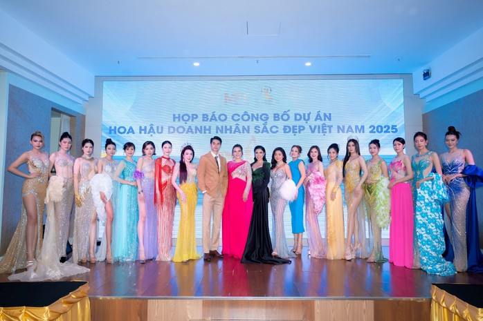 Vương miện nạm kim cương trị giá 2 tỉ cho Hoa hậu Doanh nhân Sắc đẹp Việt Nam 2025
- Ảnh 1. Vương miện nạm kim cương trị giá 2 tỉ cho Hoa hậu Doanh nhân Sắc đẹp Việt Nam 2025
- Ảnh 1.