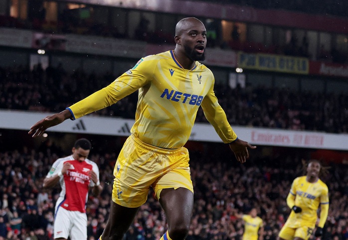Ngược dòng bằng cú hat-trick đẳng cấp, Arsenal giành vé bán kết League Cup- Ảnh 2.
