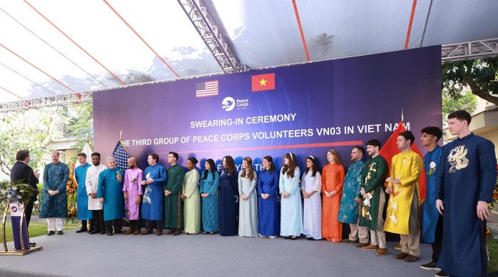 Khóa tình nguyện viên Peace Corps lớn nhất tại Việt Nam tuyên thệ- Ảnh 1. Khóa tình nguyện viên Peace Corps lớn nhất tại Việt Nam tuyên thệ- Ảnh 1.