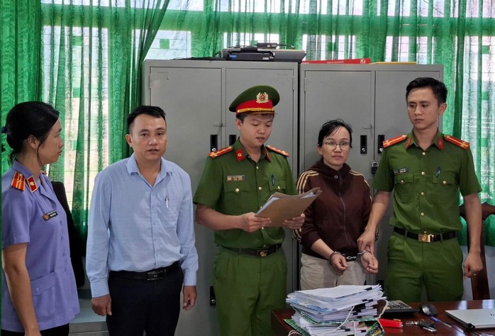Khởi tố nữ kế toán tham ô tài sản nhà nước- Ảnh 1. Khởi tố nữ kế toán tham ô tài sản nhà nước- Ảnh 1.