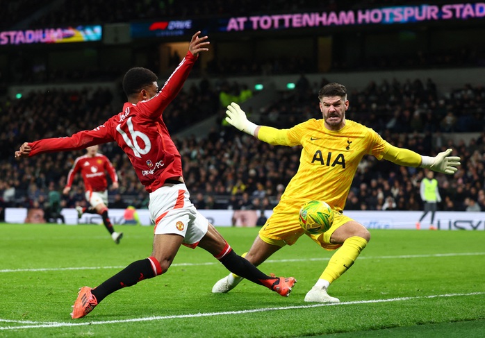 Rượt đuổi 7 bàn với Tottenham, Man United dừng bước tứ kết League Cup- Ảnh 5. Rượt đuổi 7 bàn với Tottenham, Man United dừng bước tứ kết League Cup- Ảnh 5.
