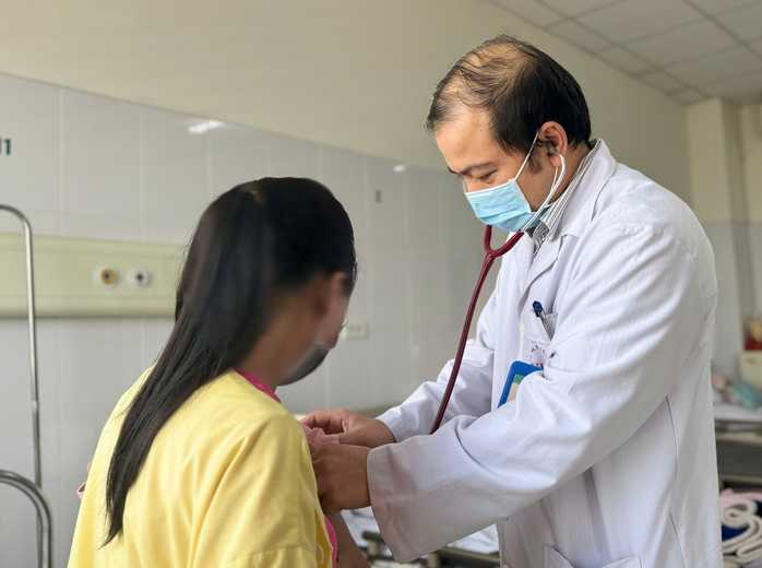 Bé 2 tháng tuổi mắc giang mai từ mẹ- Ảnh 2. Bé 2 tháng tuổi mắc giang mai từ mẹ- Ảnh 2.