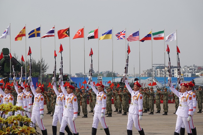 Thủ tướng thăm các gian trưng bày tại Triển lãm Quốc phòng quốc tế Việt Nam 2024- Ảnh 12. Thủ tướng thăm các gian trưng bày tại Triển lãm Quốc phòng quốc tế Việt Nam 2024- Ảnh 12.