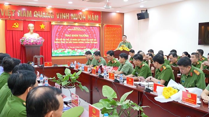 Công an TP HCM triệt phá nhiều đường dây tội phạm nguy hiểm- Ảnh 4. Công an TP HCM triệt phá nhiều đường dây tội phạm nguy hiểm- Ảnh 4.