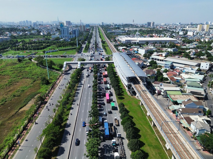 Đúng 10 giờ ngày 22-12, Metro số 1 chính thức vận hành thương mại- Ảnh 1. Đúng 10 giờ ngày 22-12, Metro số 1 chính thức vận hành thương mại- Ảnh 1.