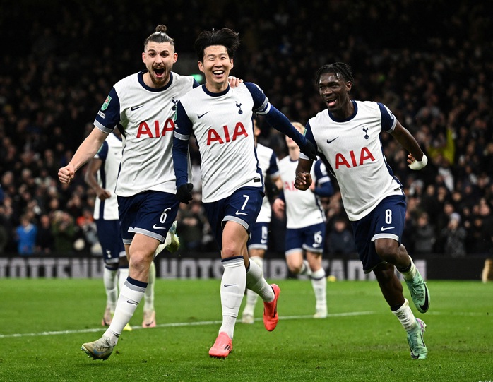 Rượt đuổi 7 bàn với Tottenham, Man United dừng bước tứ kết League Cup- Ảnh 7. Rượt đuổi 7 bàn với Tottenham, Man United dừng bước tứ kết League Cup- Ảnh 7.