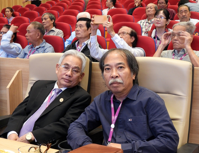 Bầu 68 đại biểu dự Đại hội Hội Nhà văn toàn quốc lần thứ XI- Ảnh 1. Bầu 68 đại biểu dự Đại hội Hội Nhà văn toàn quốc lần thứ XI- Ảnh 1.