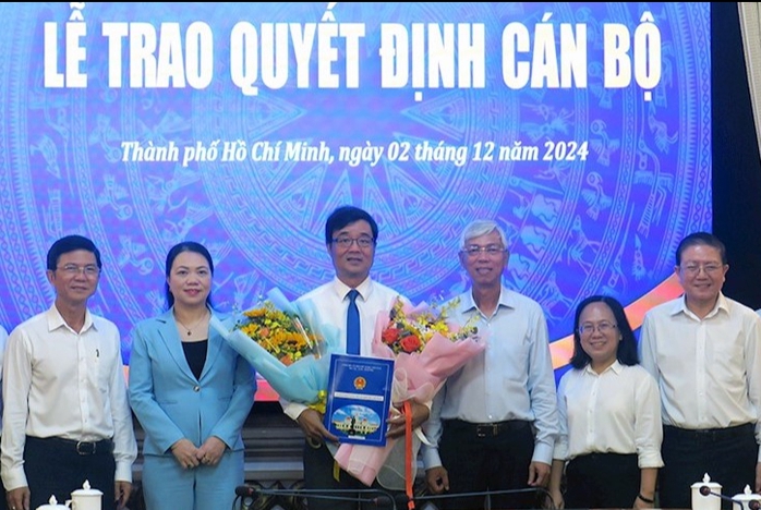 UBND TP HCM tiếp nhận và bổ nhiệm cán bộ- Ảnh 1. UBND TP HCM tiếp nhận và bổ nhiệm cán bộ- Ảnh 1.