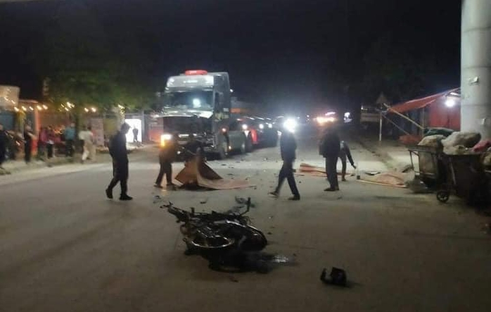Hai vụ tai nạn kinh hoàng liên tiếp, 6 người tử vong- Ảnh 1. Hai vụ tai nạn kinh hoàng liên tiếp, 6 người tử vong- Ảnh 1.