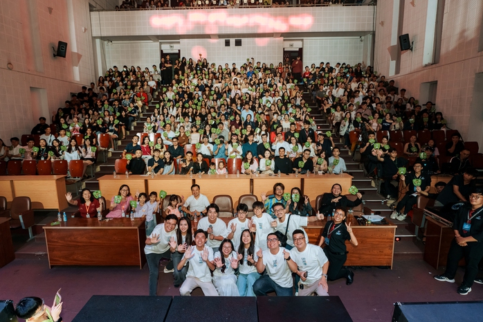Võ Thanh Hòa tiết lộ: "Kính vạn hoa" là phim chữa lành- Ảnh 9. Võ Thanh Hòa tiết lộ: "Kính vạn hoa" là phim chữa lành- Ảnh 9.