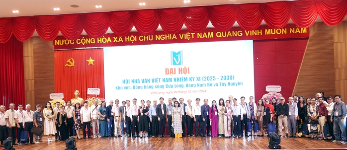 Bầu 68 đại biểu dự Đại hội Hội Nhà văn toàn quốc lần thứ XI- Ảnh 4. Bầu 68 đại biểu dự Đại hội Hội Nhà văn toàn quốc lần thứ XI- Ảnh 4.