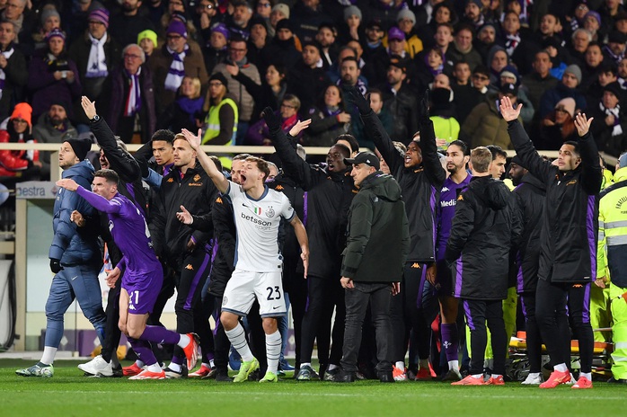 Gục ngã trên sân đấu, sao trẻ Fiorentina lâm cảnh nguy kịch- Ảnh 2. Gục ngã trên sân đấu, sao trẻ Fiorentina lâm cảnh nguy kịch- Ảnh 2.