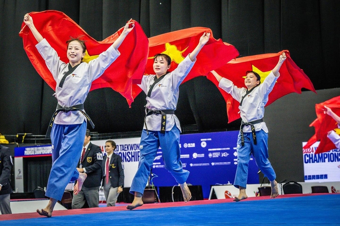 Châu Tuyết Vân và tuyển taekwondo giành HCV đồng đội nữ thế giới sau 10 năm- Ảnh 1. Châu Tuyết Vân và tuyển taekwondo giành HCV đồng đội nữ thế giới sau 10 năm- Ảnh 1.