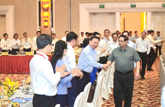 Thủ tướng chủ trì hội nghị bàn giải pháp tăng trưởng kinh tế 2 con số vùng Đông Nam Bộ- Ảnh 1. Thủ tướng chủ trì hội nghị bàn giải pháp tăng trưởng kinh tế 2 con số vùng Đông Nam Bộ- Ảnh 1.