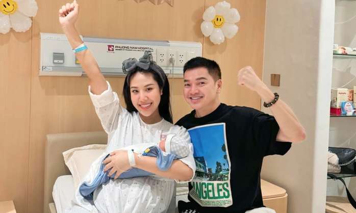 Những ngôi sao có con ở tuổi "xế chiều"- Ảnh 1. Những ngôi sao có con ở tuổi "xế chiều"- Ảnh 1.