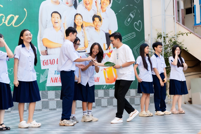 Võ Thanh Hòa tiết lộ: "Kính vạn hoa" là phim chữa lành- Ảnh 4. Võ Thanh Hòa tiết lộ: "Kính vạn hoa" là phim chữa lành- Ảnh 4.